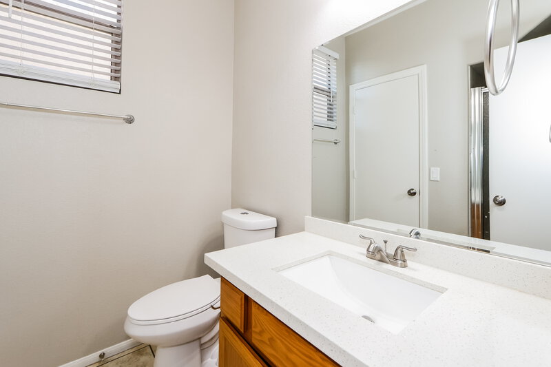 1,955/Mo, 1934 Barrel Oak Avenue North Las Vegas, NV 89031 Bathroom View 2