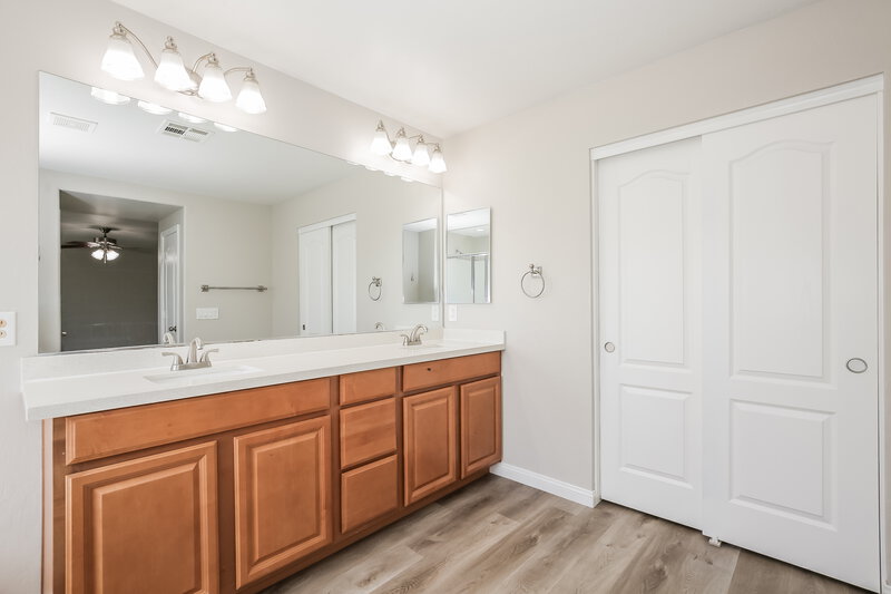 2,295/Mo, 1417 Beams Ave North Las Vegas, NV 89081 Main Bathroom View