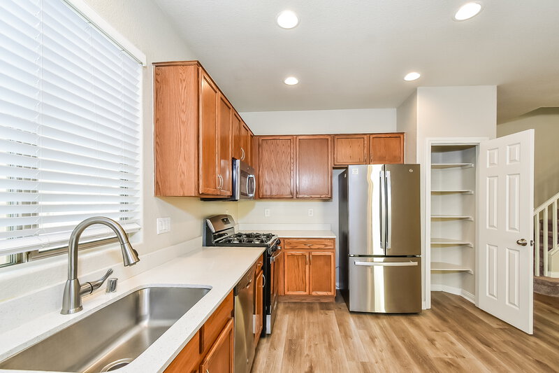 2,085/Mo, 3577 Chelsea Grove St Las Vegas, NV 89122 Kitchen View 2