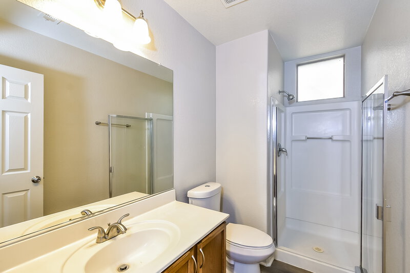 2,085/Mo, 3577 Chelsea Grove St Las Vegas, NV 89122 Bathroom View