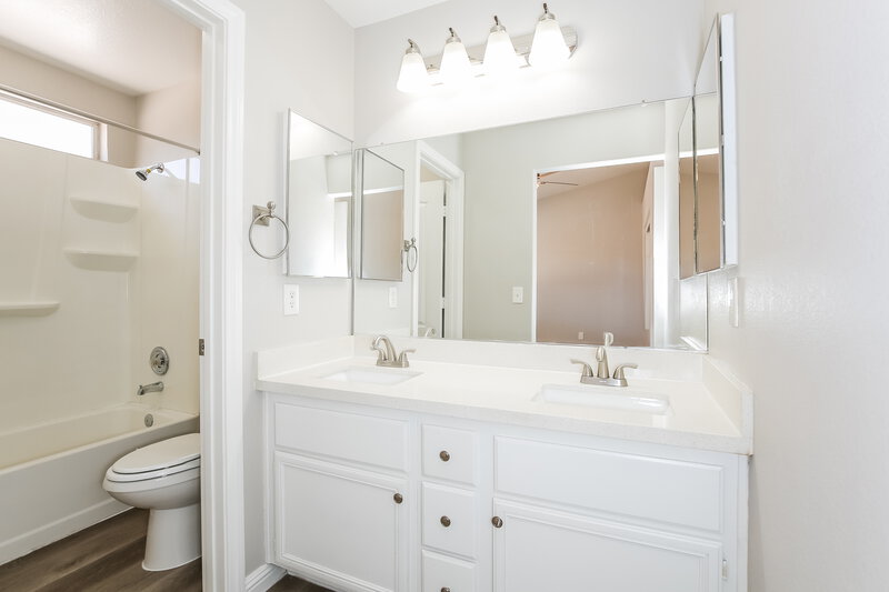 1,865/Mo, 1916 Fossil Butte Way North Las Vegas, NV 89032 Main Bathroom View