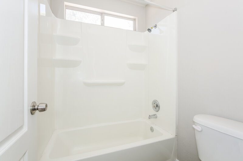 1,865/Mo, 1916 Fossil Butte Way North Las Vegas, NV 89032 Main Bathroom View 2