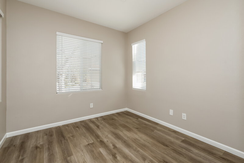 1,950/Mo, 4031 Meadow Foxtail Dr Las Vegas, NV 89122 Bedroom View 5