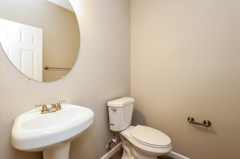 1,950/Mo, 4031 Meadow Foxtail Dr Las Vegas, NV 89122 Bathroom View