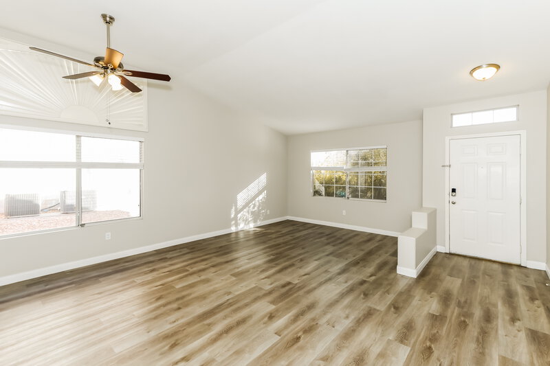 1,925/Mo, 5037 Via De Fortuna Way North Las Vegas, NV 89031 Dining Room View 3