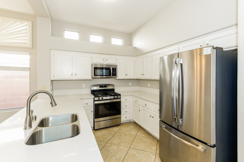 1,925/Mo, 5037 Via De Fortuna Way North Las Vegas, NV 89031 Kitchen View