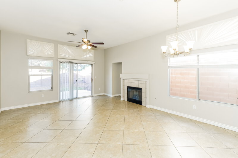 1,925/Mo, 5037 Via De Fortuna Way North Las Vegas, NV 89031 Family Room View 2