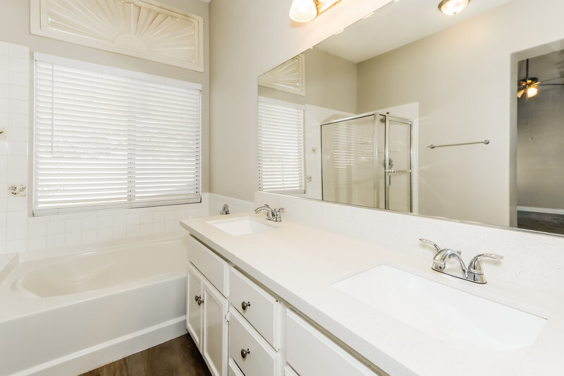 1,925/Mo, 5037 Via De Fortuna Way North Las Vegas, NV 89031 Main Bathroom View