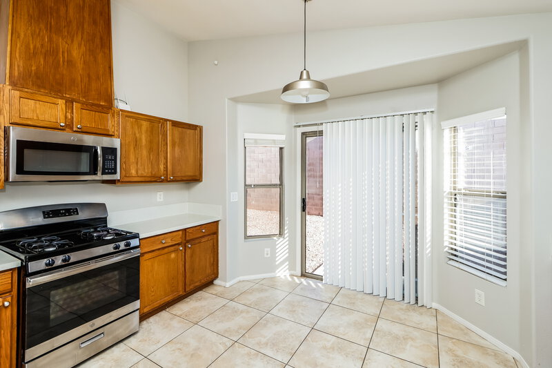 2,040/Mo, 6468 Duck Hill Springs Dr Las Vegas, NV 89122 Kitchen View