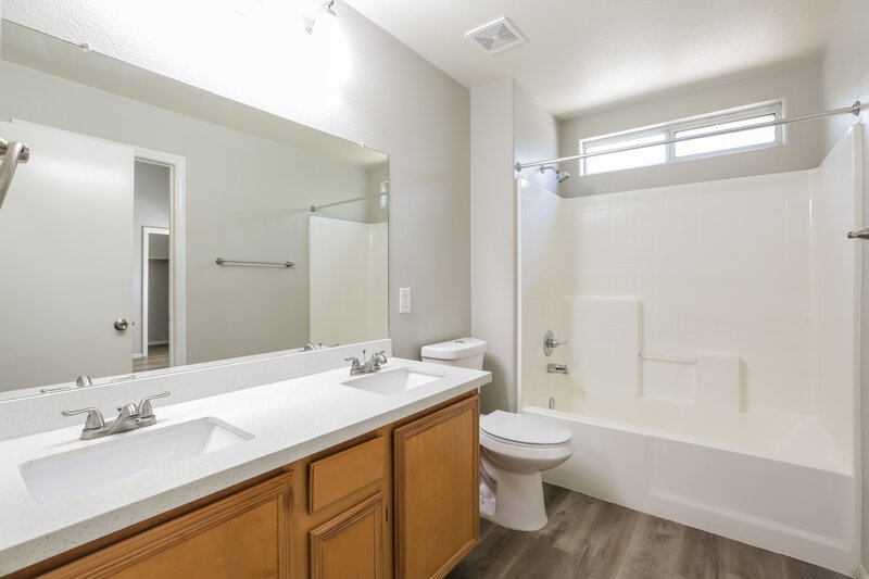 1,895/Mo, 4913 Whispering Spring Ave Las Vegas, NV 89131 Main Bathroom View