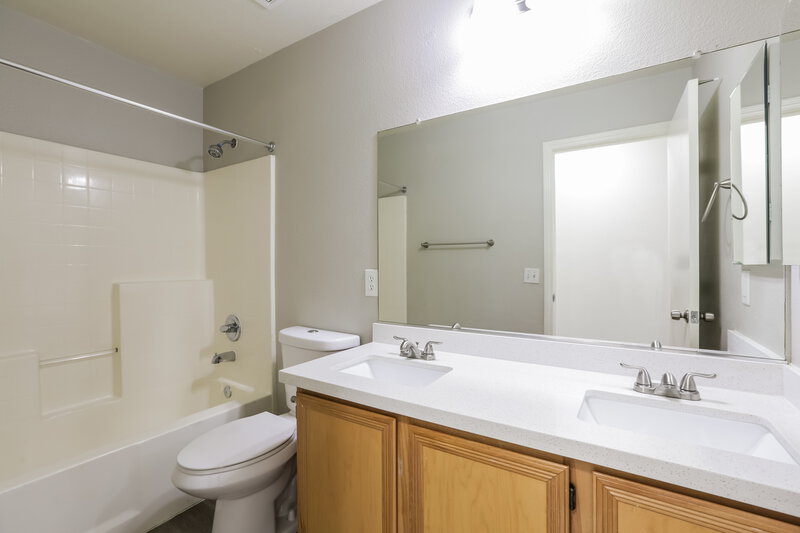 1,895/Mo, 4913 Whispering Spring Ave Las Vegas, NV 89131 Bathroom View