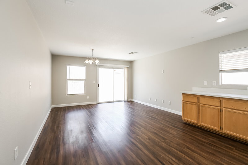 2,080/Mo, 5016 Charlo Dr Las Vegas, NV 89131 Dining Room View