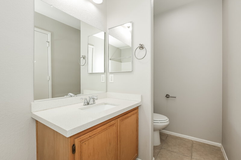 2,080/Mo, 5016 Charlo Dr Las Vegas, NV 89131 Main Bathroom View
