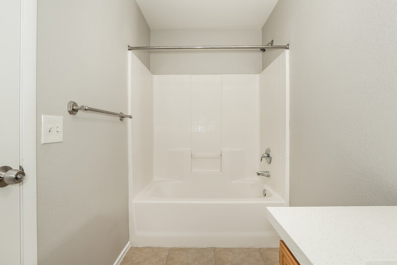 2,080/Mo, 5016 Charlo Dr Las Vegas, NV 89131 Main Bathroom View 2