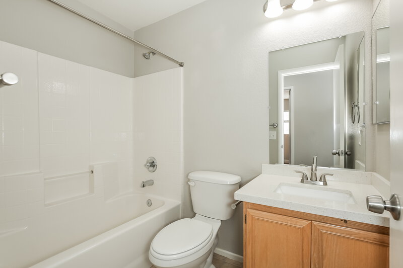 2,080/Mo, 5016 Charlo Dr Las Vegas, NV 89131 Bathroom View