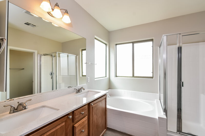 2,470/Mo, 613 Ryan Peak Ln Henderson, NV 89011 Main Bathroom View