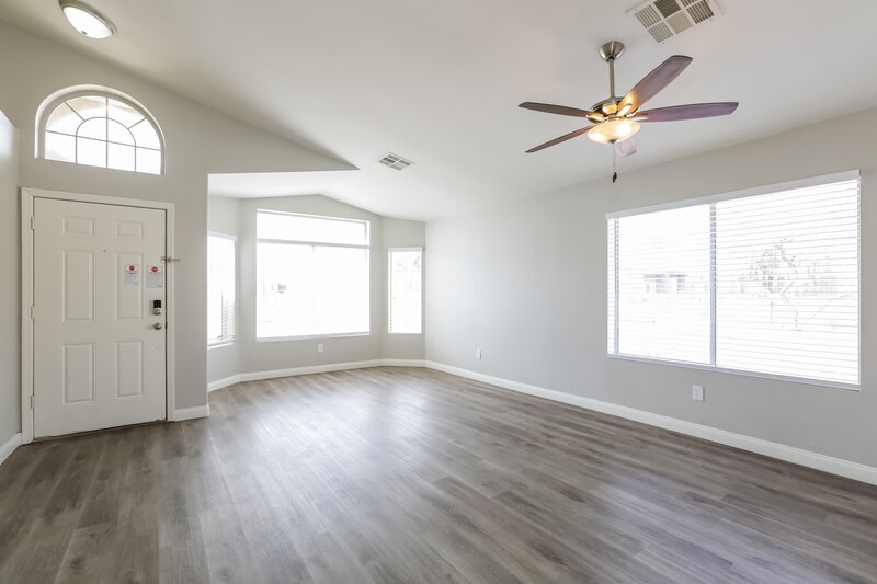 2,275/Mo, 3840 Quail Creek Dr North Las Vegas, NV 89032 Living Room View
