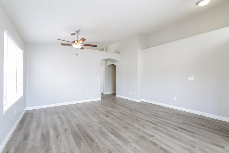 2,275/Mo, 3840 Quail Creek Dr North Las Vegas, NV 89032 Living Room View 2