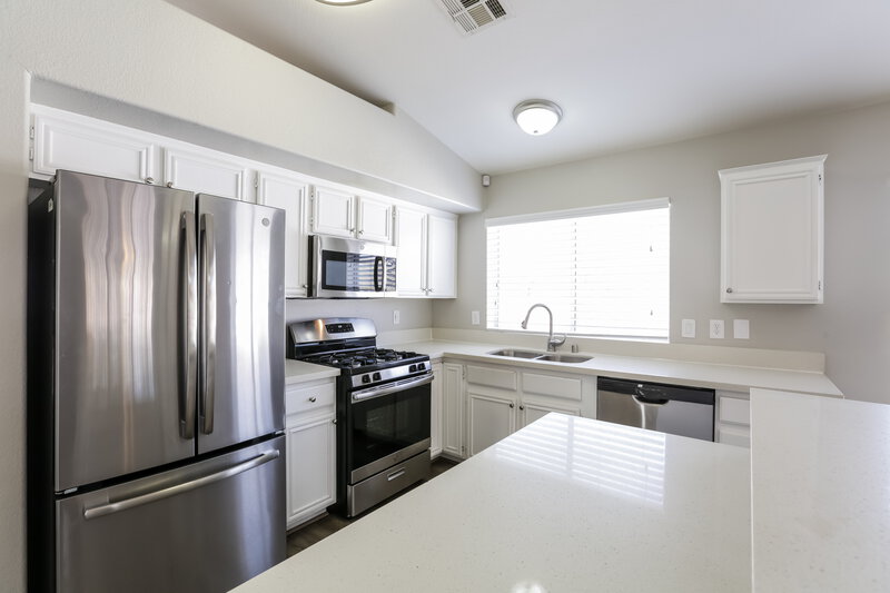 2,275/Mo, 3840 Quail Creek Dr North Las Vegas, NV 89032 Kitchen View 2