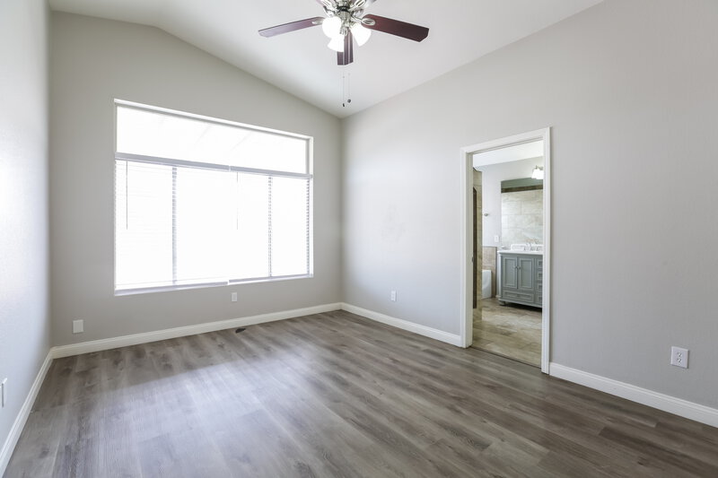 2,275/Mo, 3840 Quail Creek Dr North Las Vegas, NV 89032 Main Bedroom View 2