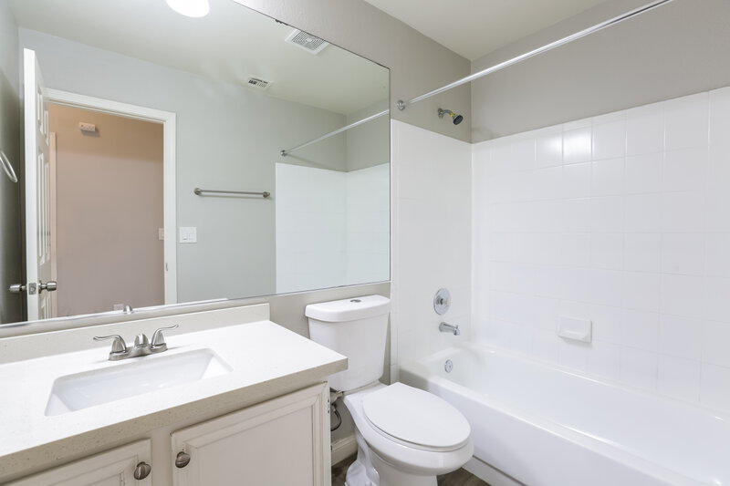 2,275/Mo, 3840 Quail Creek Dr North Las Vegas, NV 89032 Bathroom View