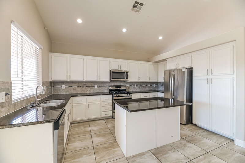 2,095/Mo, 2519 Hollow Oak Ave North Las Vegas, NV 89031 Kitchen View