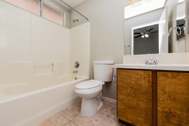 1,975/Mo, 3008 Silver Canyon Lane North Las Vegas, NV 89031 Main Bathroom View
