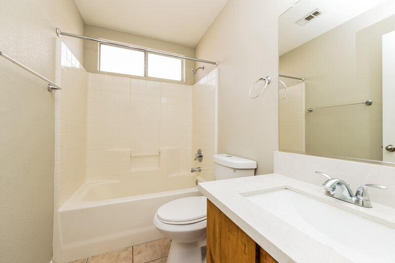 1,975/Mo, 3008 Silver Canyon Lane North Las Vegas, NV 89031 Bathroom View