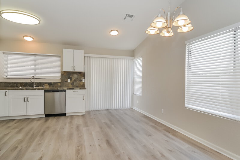 1,980/Mo, 7107 Rhapsody Ln Las Vegas, NV 89119 Dining Room View