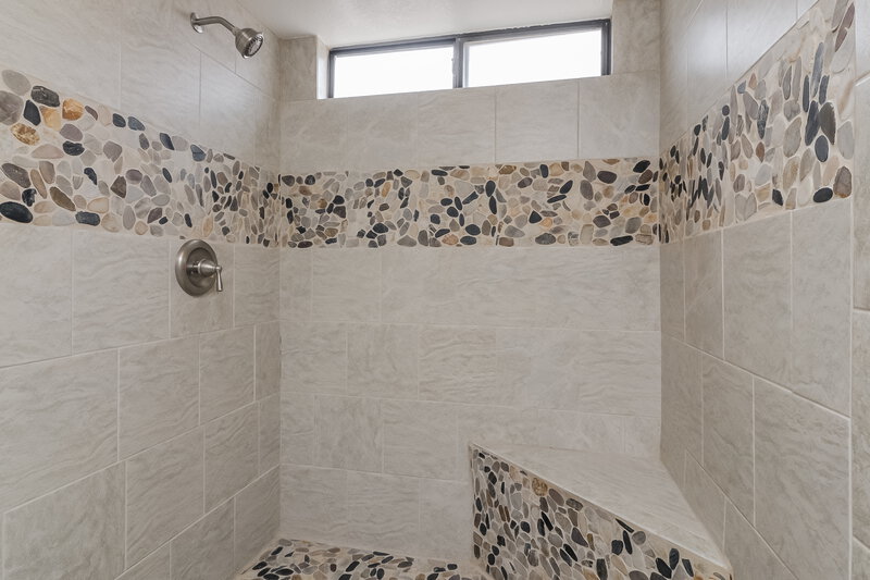 1,980/Mo, 7107 Rhapsody Ln Las Vegas, NV 89119 Main Bathroom View 2