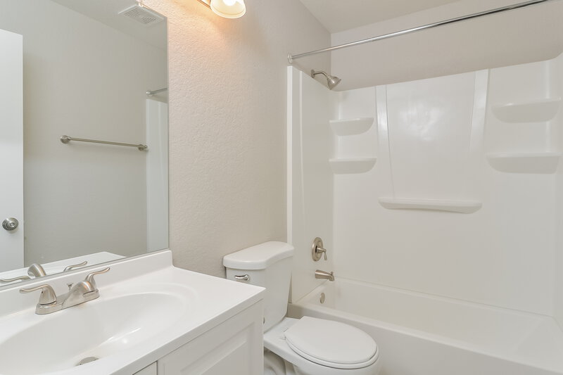 1,980/Mo, 7107 Rhapsody Ln Las Vegas, NV 89119 Bathroom View