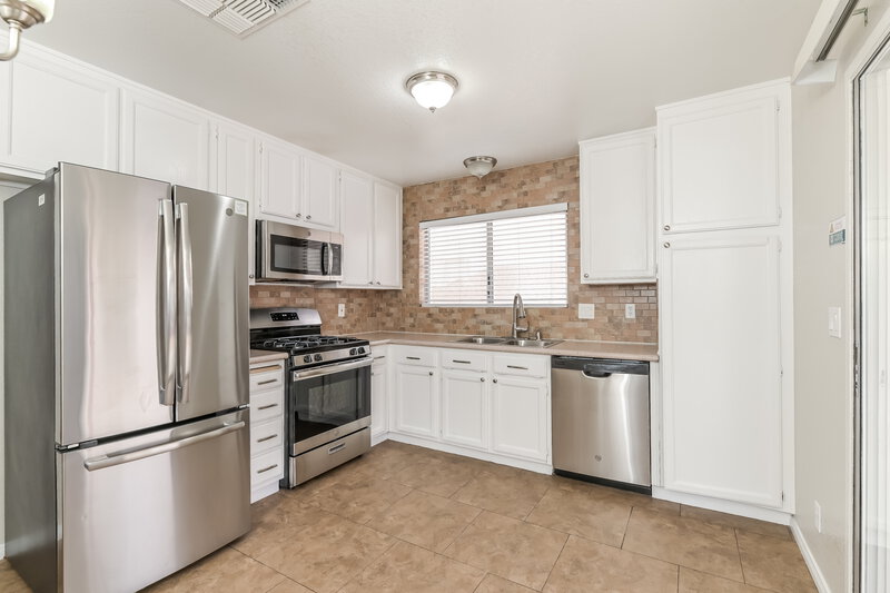 2,550/Mo, 8447 Palmada Dr Las Vegas, NV 89123 Kitchen View