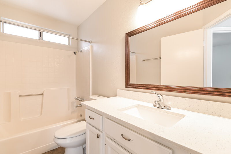 2,550/Mo, 8447 Palmada Dr Las Vegas, NV 89123 Bathroom View