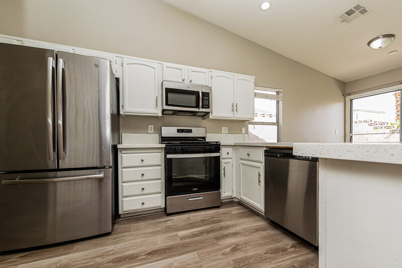 2,175/Mo, 2216 Jardine Ave North Las Vegas, NV 89032 Kitchen View