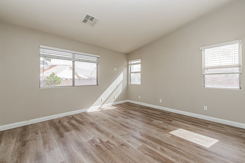 2,175/Mo, 2216 Jardine Ave North Las Vegas, NV 89032 Main Bedroom View 2