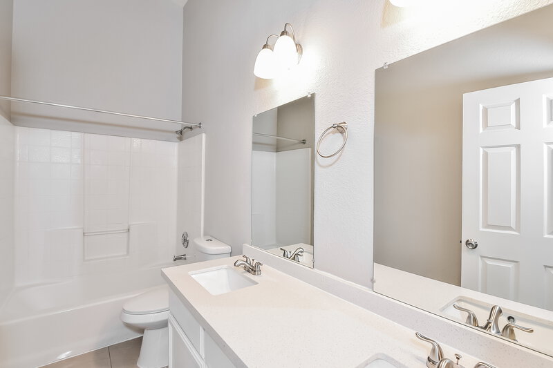 2,240/Mo, 2216 Jardine Ave North Las Vegas, NV 89032 Bathroom View