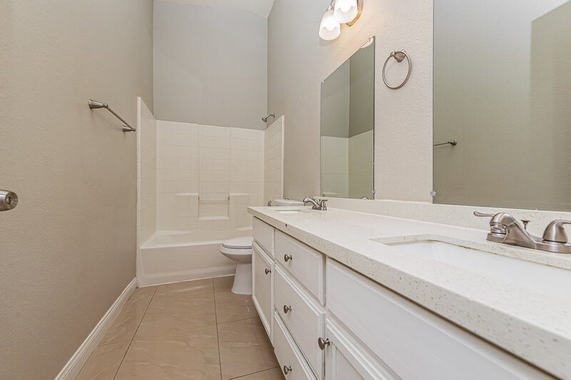 2,175/Mo, 2216 Jardine Ave North Las Vegas, NV 89032 Bathroom View