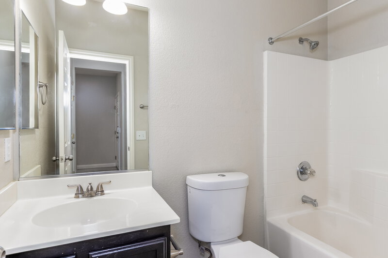 2,200/Mo, 5402 Royal Yacht Way North Las Vegas, NV 89031 Bathroom View