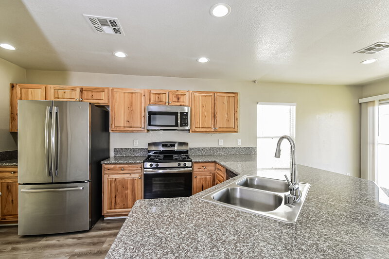 2,240/Mo, 1820 Loida Ct North Las Vegas, NV 89031 Kitchen View