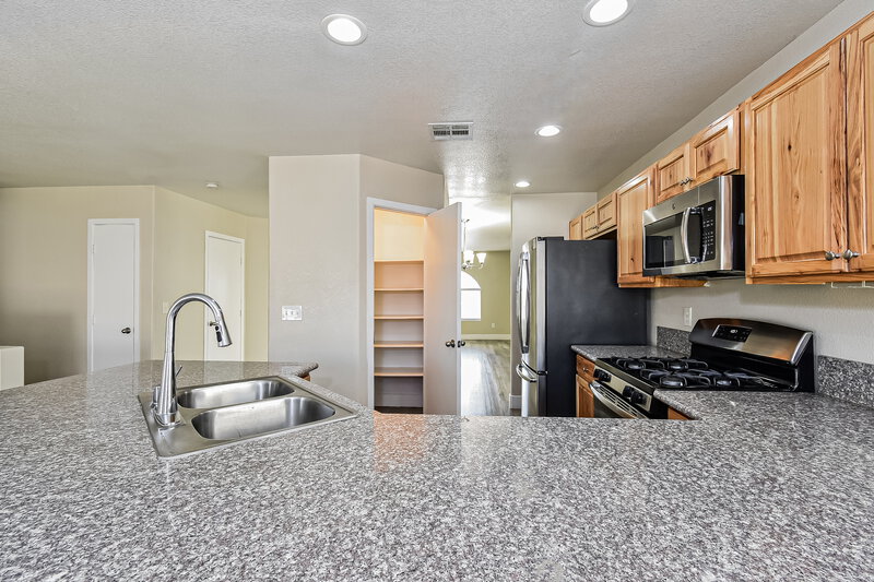 2,240/Mo, 1820 Loida Ct North Las Vegas, NV 89031 Kitchen View 2