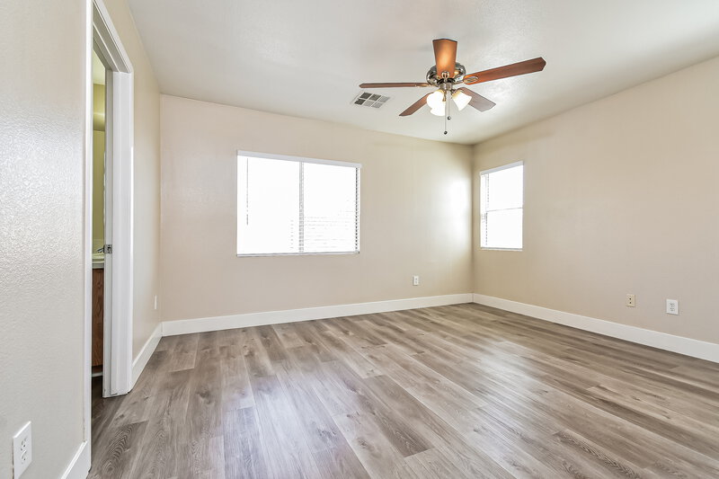 2,240/Mo, 1820 Loida Ct North Las Vegas, NV 89031 Main Bedroom View 2