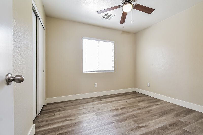 2,240/Mo, 1820 Loida Ct North Las Vegas, NV 89031 Bedroom View 3