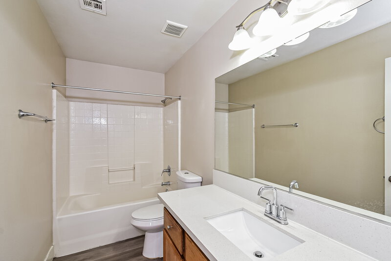 2,240/Mo, 1820 Loida Ct North Las Vegas, NV 89031 Bathroom View