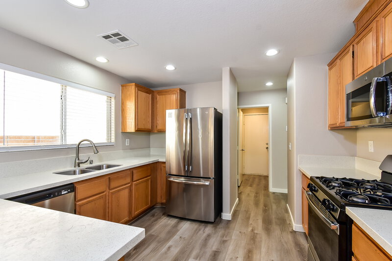 1,910/Mo, 6249 Capehart Falls Street North Las Vegas, NV 89081 Kitchen View 2