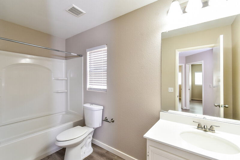 1,910/Mo, 6249 Capehart Falls Street North Las Vegas, NV 89081 Bathroom View
