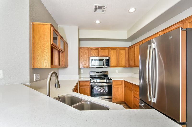1,935/Mo, 5720 Athinas St North Las Vegas, NV 89031 Kitchen View
