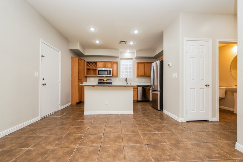 2,105/Mo, 4336 Hera Temple Ave North Las Vegas, NV 89031 Kitchen View