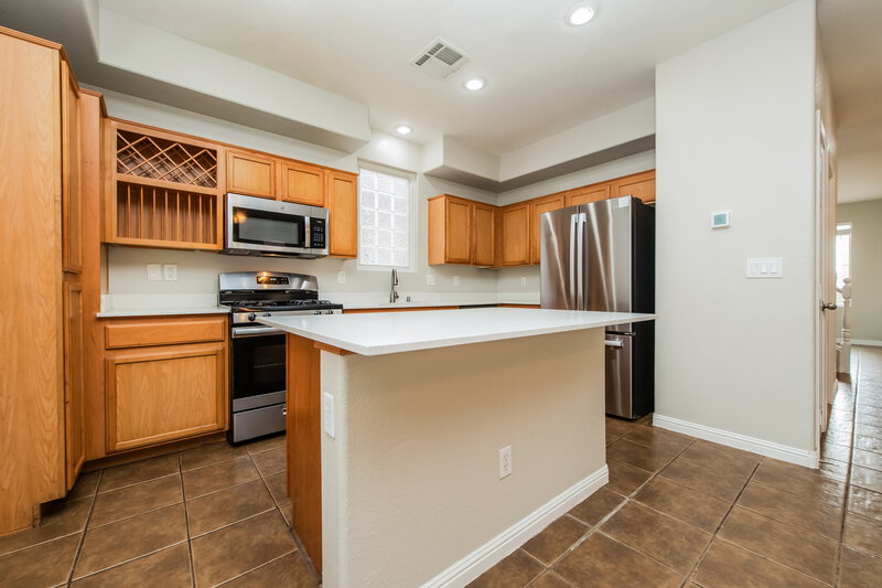 2,105/Mo, 4336 Hera Temple Ave North Las Vegas, NV 89031 Kitchen View 2