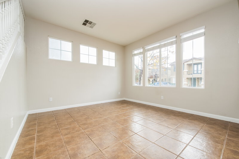 2,105/Mo, 4336 Hera Temple Ave North Las Vegas, NV 89031 Family Room View 2