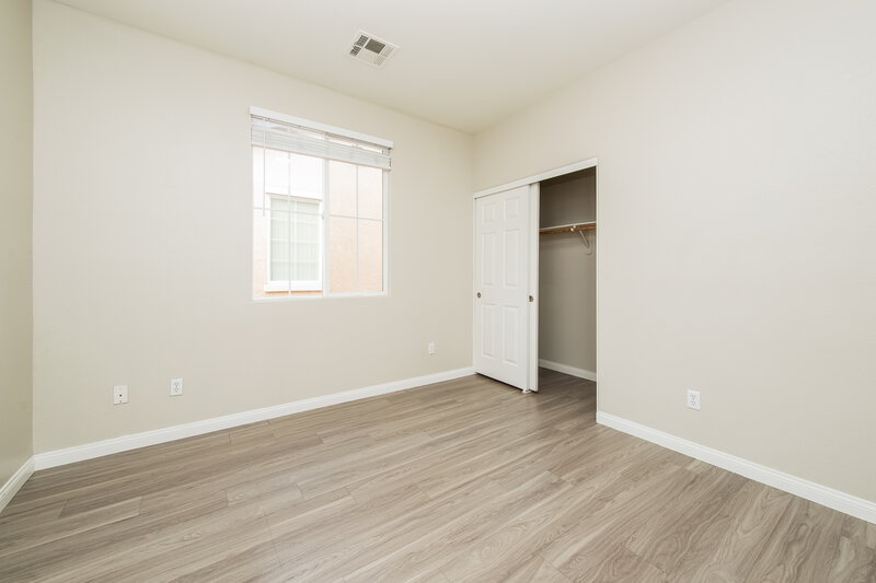 2,105/Mo, 4336 Hera Temple Ave North Las Vegas, NV 89031 Bedroom View 3
